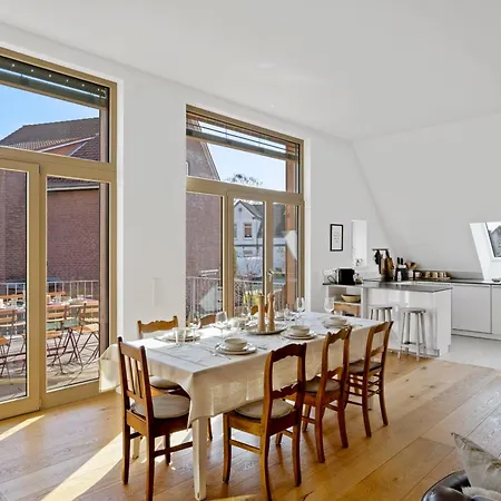 아파트 Ackerbuergerhaus - Historische Mit 4 Schlafzimmern, Kamin, Sauna, Balkon-terasse, Altstadt Und 5 Min Zu Fuss, Moderne Kueche, Parkplatz, Wlan 유틴
