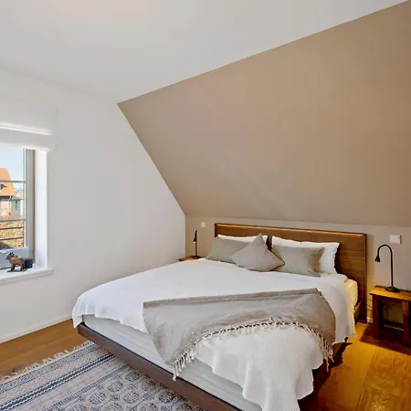 Ackerbuergerhaus - Historische Mit 4 Schlafzimmern, Kamin, Sauna, Balkon-terasse, Altstadt Und 5 Min Zu Fuss, Moderne Kueche, Parkplatz, Wlan 유틴
