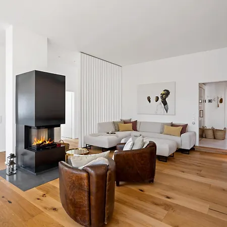 Ackerbuergerhaus - Historische Mit 4 Schlafzimmern, Kamin, Sauna, Balkon-terasse, Altstadt Und 5 Min Zu Fuss, Moderne Kueche, Parkplatz, Wlan Apartman