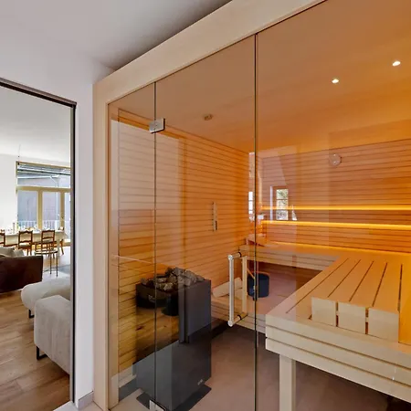 Ackerbuergerhaus - Historische Mit 4 Schlafzimmern, Kamin, Sauna, Balkon-terasse, Altstadt Und 5 Min Zu Fuss, Moderne Kueche, Parkplatz, Wlan Apartman *