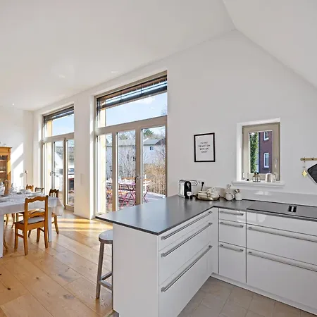 Ackerbuergerhaus - Historische Mit 4 Schlafzimmern, Kamin, Sauna, Balkon-terasse, Altstadt Und 5 Min Zu Fuss, Moderne Kueche, Parkplatz, Wlan 아파트 *
