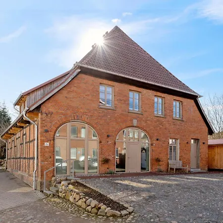 Ackerbuergerhaus - Historische Mit 4 Schlafzimmern, Kamin, Sauna, Balkon-terasse, Altstadt Und 5 Min Zu Fuss, Moderne Kueche, Parkplatz, Wlan Eutin
