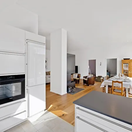 Ackerbuergerhaus - Historische Mit 4 Schlafzimmern, Kamin, Sauna, Balkon-terasse, Altstadt Und 5 Min Zu Fuss, Moderne Kueche, Parkplatz, Wlan Apartman